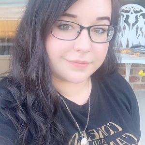 - - Meet your Posher, Kayla - -